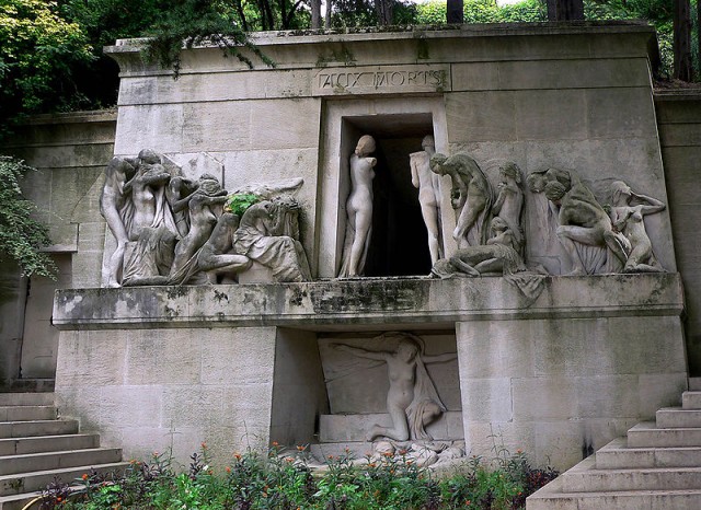 Монумент «Умершим» на Пер-Лашез