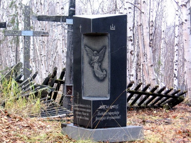 Мемориальная стела на Литовском кладбище