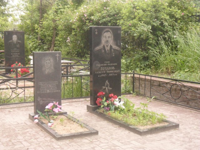 Могила Героя РФ Алексея Буханова