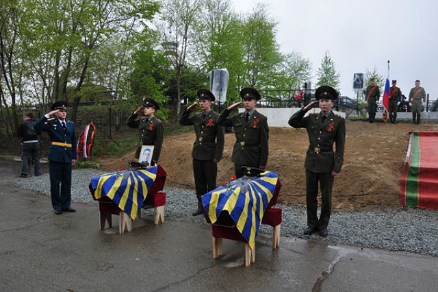 Церемония захоронения  летчиков  на кладбище «Шевелевка»