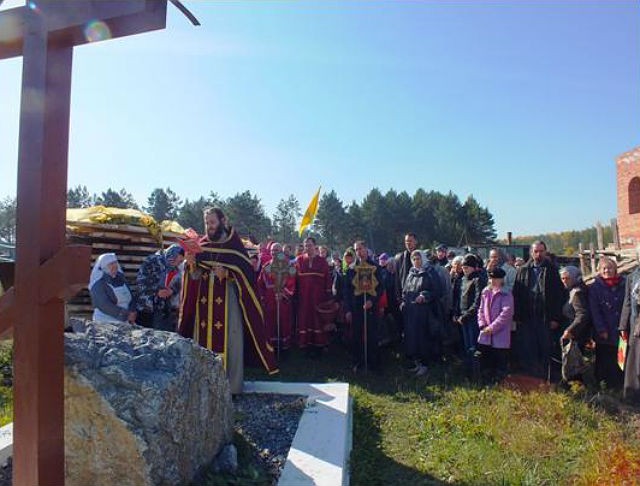 Освящение закладного камня строящегося храма на Новом городском кладбище