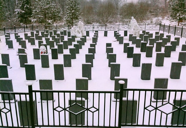 Воинские захоронения на кладбище