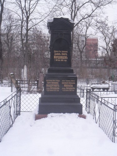 Памятник Даниилу Мордовцеву