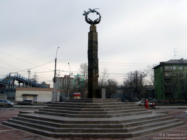 Памятник «Гимн учителю»