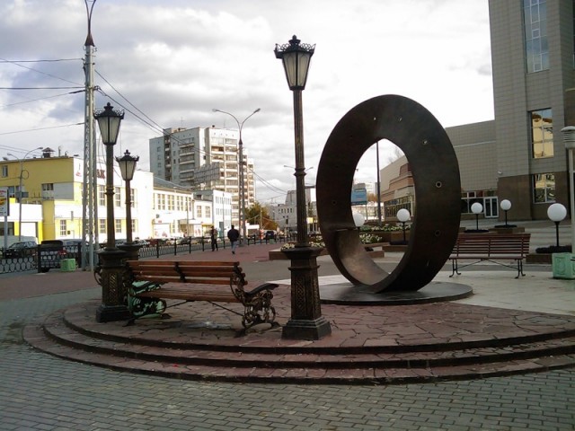 Скульптура "Лента Мёбиуса" в Екатеринбурге
