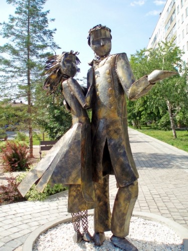 Памятник «Танцующая пара»