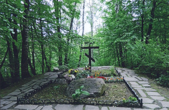Могила писателя Константина Паустовского
