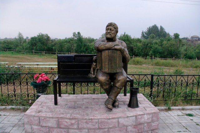 Памятник Г. Заволокину