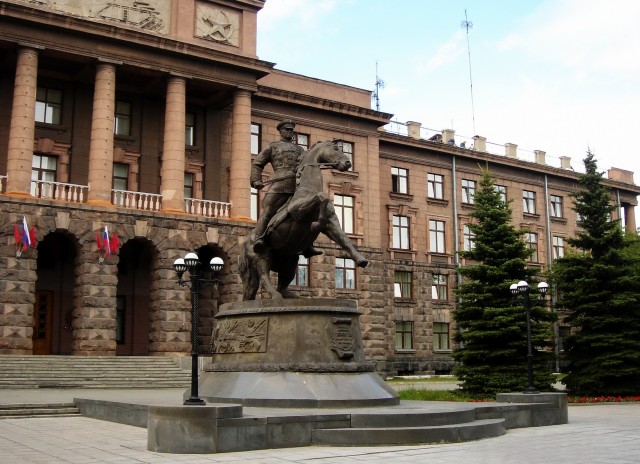 Памятник маршалу Жукову в Екатеринбурге