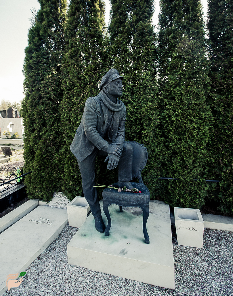 Памятник Арчилу Гомиашвили