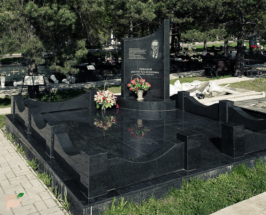 Памятник Виктору Ливанову