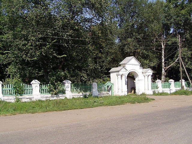 Вход на кладбище