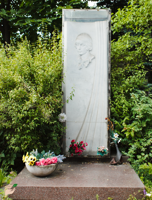 Памятник Марие Бабановой