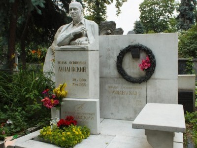 Памятник Исааку Дунаевскому