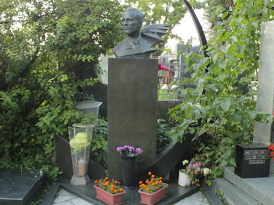 Памятник Александру Голованову