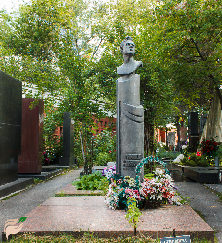 Памятник Александру Огнивцеву