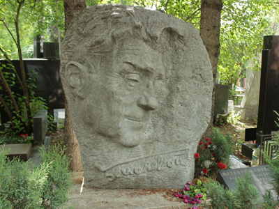 Памятник Борису Полевому