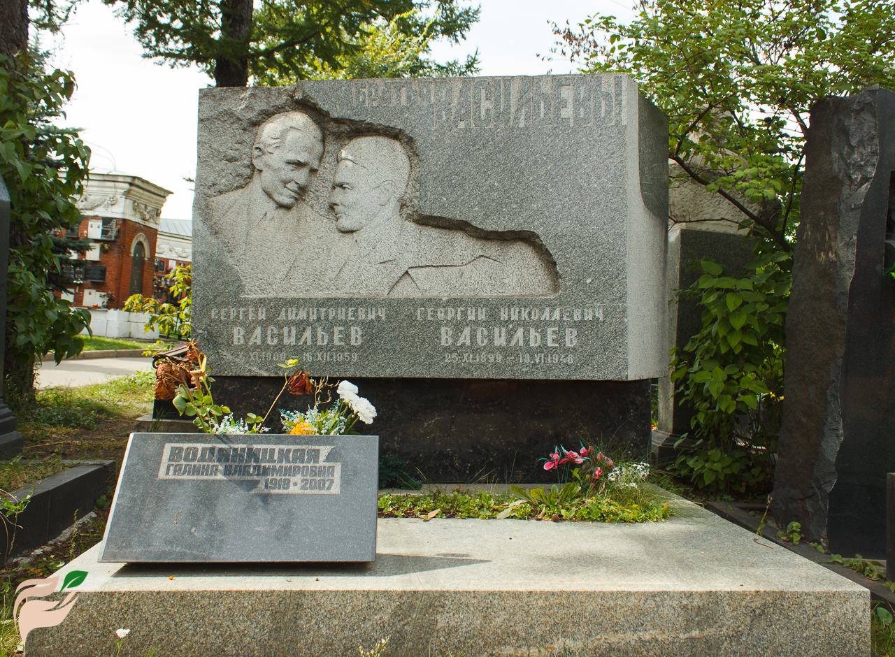 Памятник братьям Васильевым