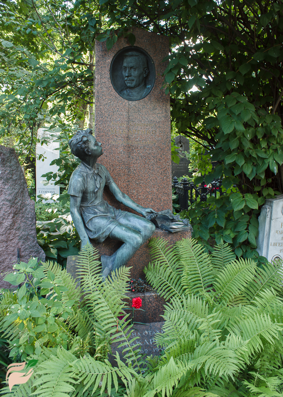 Памятник Антону Макаренко