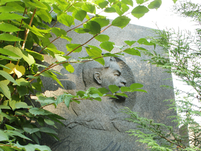 Памятник Вячеславу Шишкову