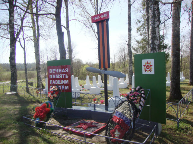Воинский мемориал, кладбище советских летчиков