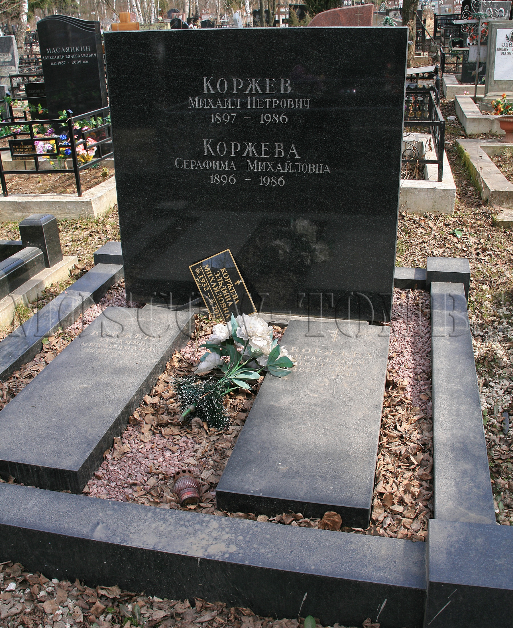 Памятник Михаилу Коржеву