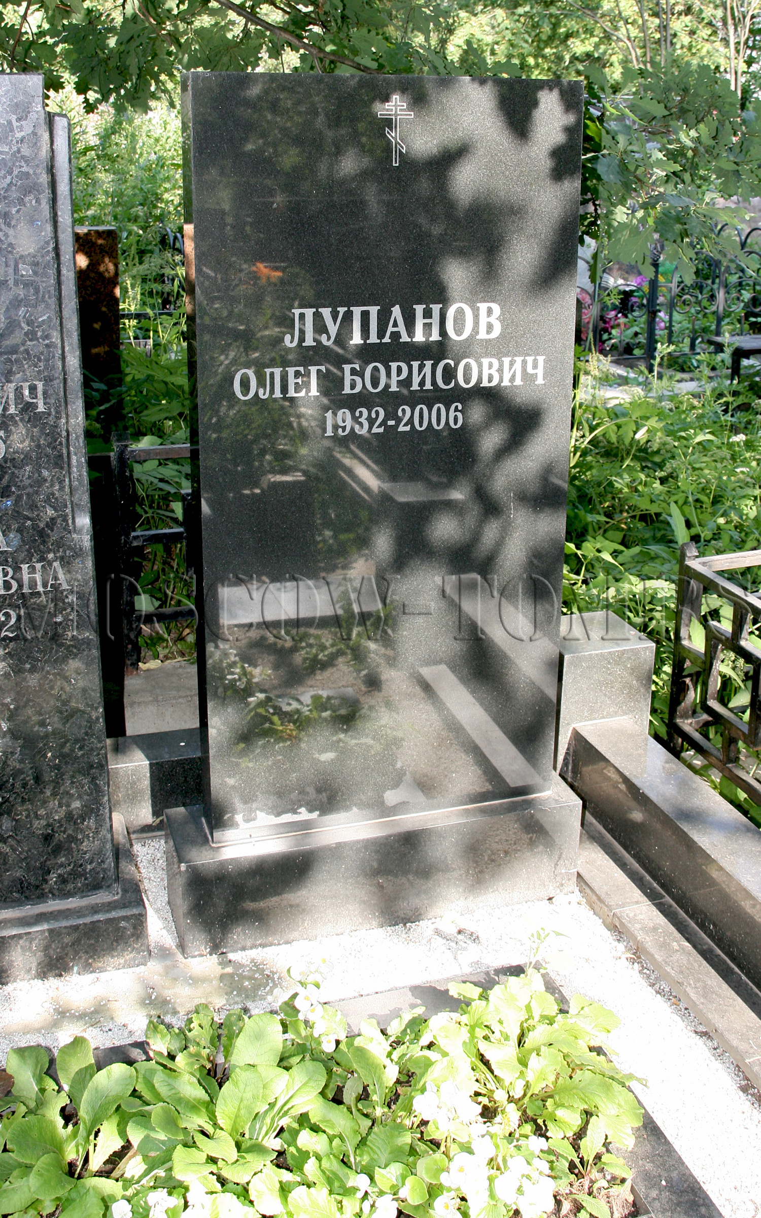 Памятник Олегу Лупанову
