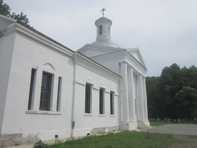 Церковь Троицы Живоначальной на кладбище Бирево