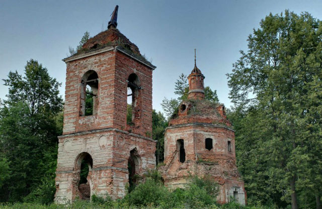 Руины церкви на Куртинском кладбище