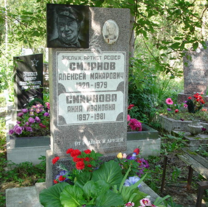 Памятник Алексею Смирнову