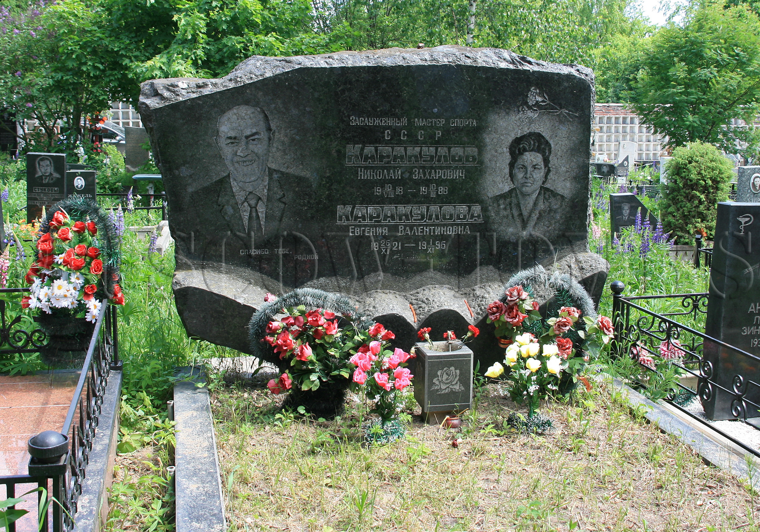 Памятник Николаю Каракулову