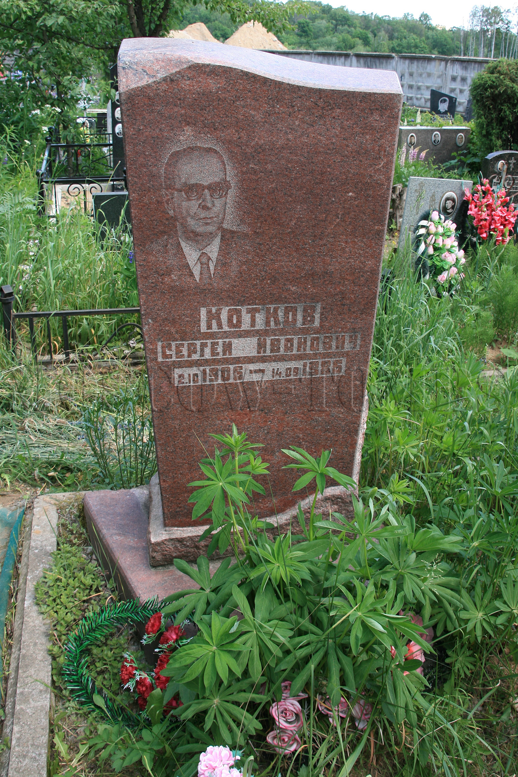 Памятник Сергею Коткову