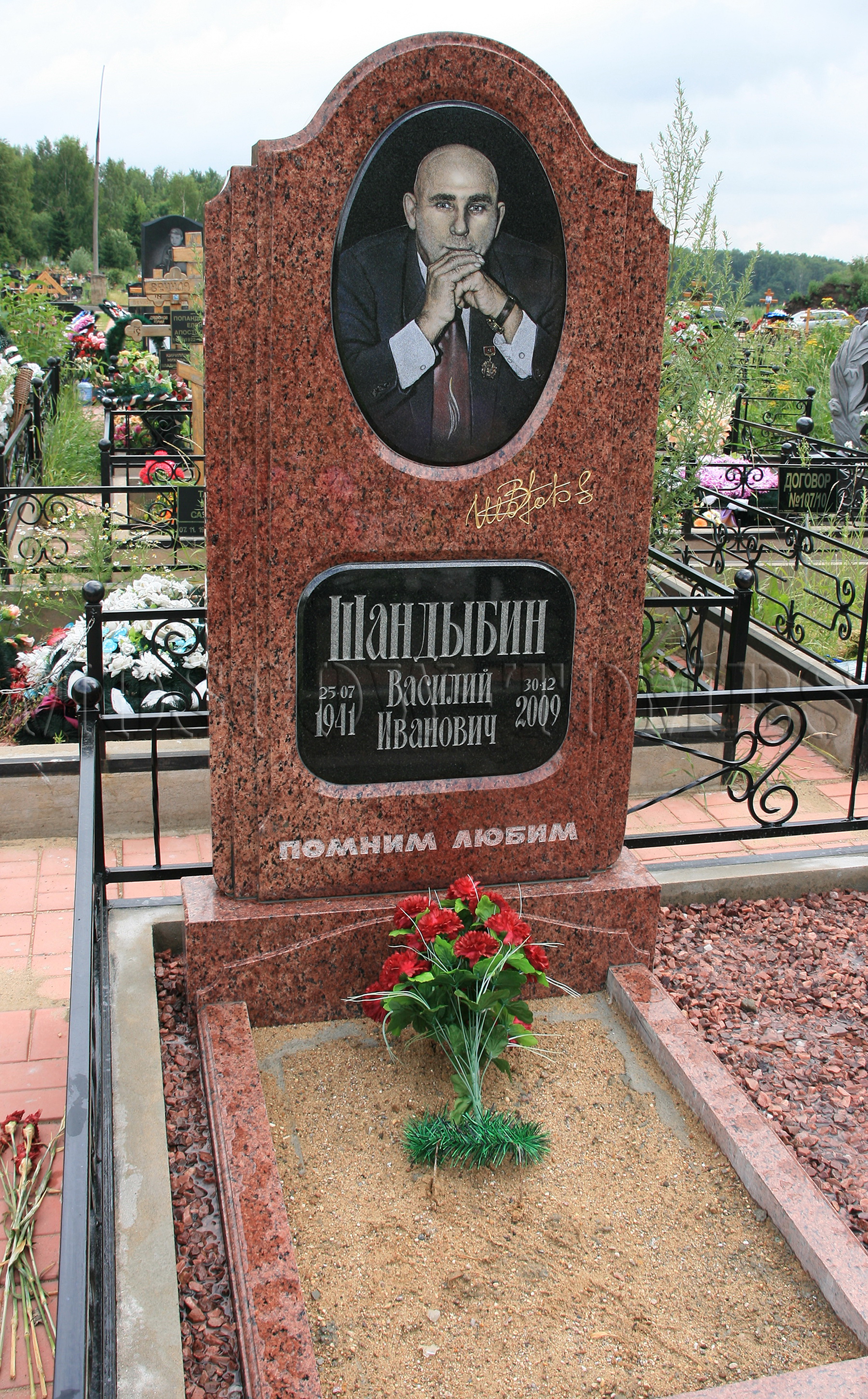 Памятник Василию Шандыбину