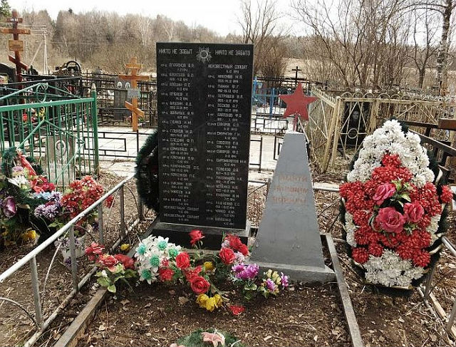 Братская могила советских воинов, Старое Дубровское кладбище