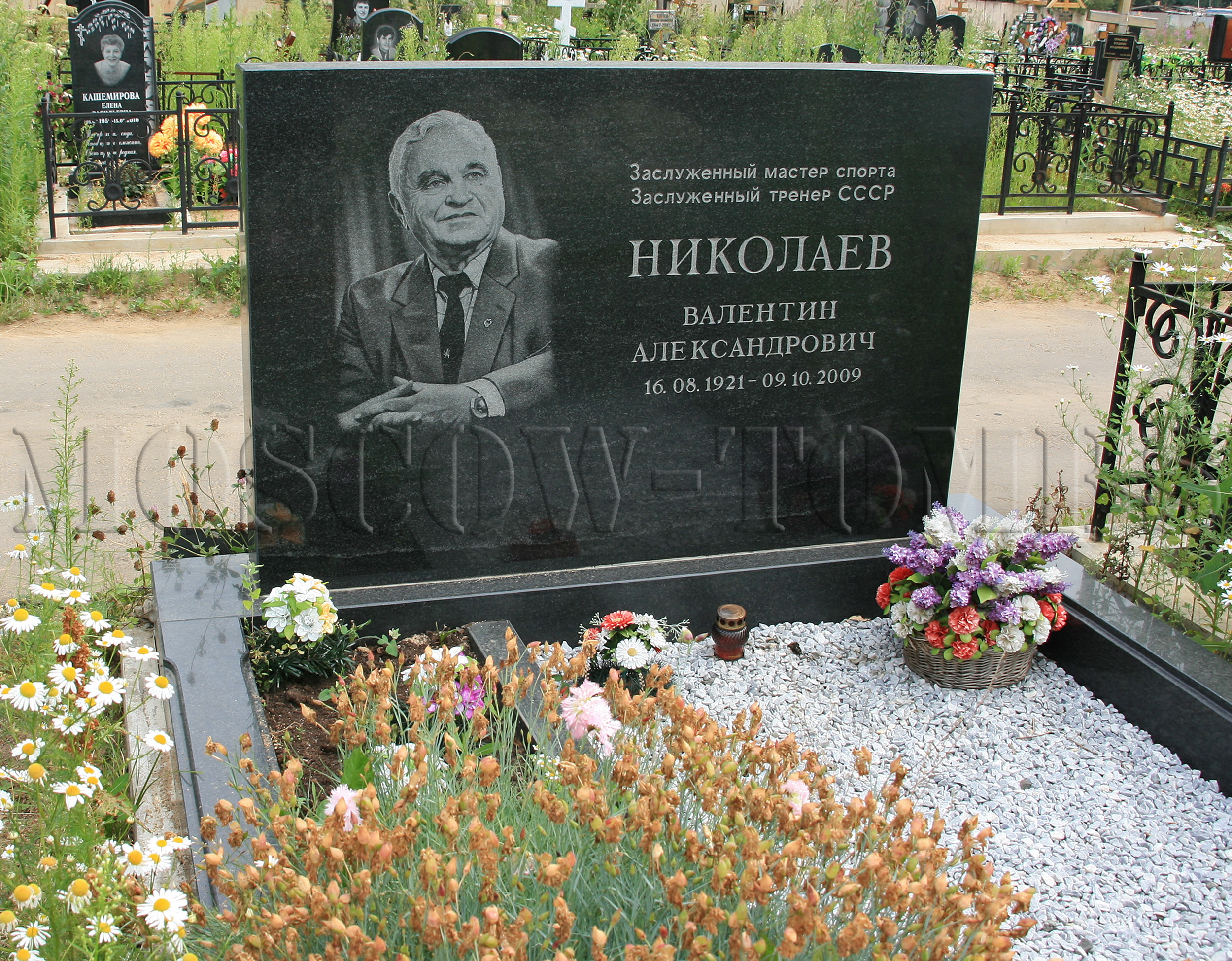 Памятник Валентину Николаеву